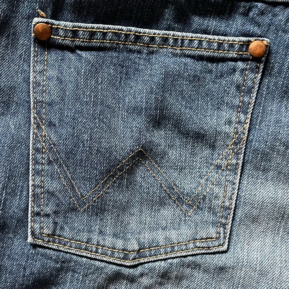 NWT Wrangler Cowboy Cut Slim Fit Cut Off Blue Jean Denim Shorts Sz 3/4 Rodeo